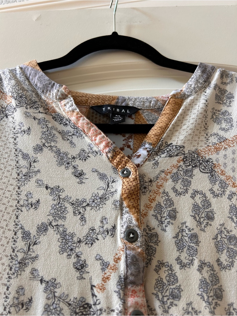 Tribal Patchwork Ruffle hem boho V neck blouse. Peasant. Hippie. EUC. SZ P/S - Picture 2 of 8
